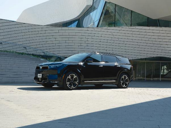 VinFast VF 9: 0 đồng tiền sạc trong 3 năm, bảo dưỡng chưa tới 1 triệu đồng